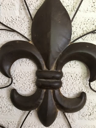 Wall ornament metal french lily, brown